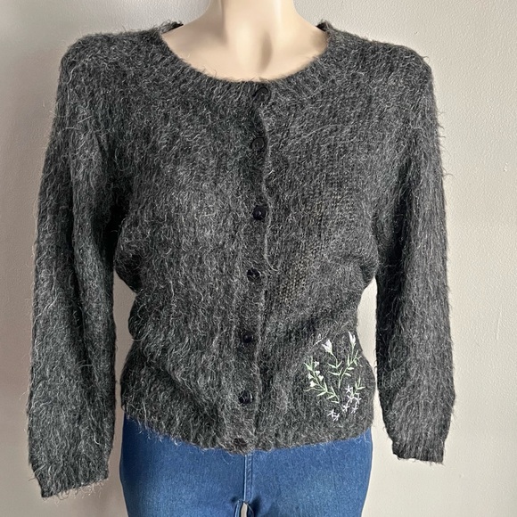 VINTAGE Fashion Bug Mohair Blend Cardigan Sweater Gray Floral Embroidered Fuzzy - Picture 1 of 10
